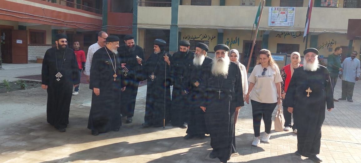 الأنبا مرقس مطران شبرا الخيمة يدلى بصوته فى انتخابات مجلس النواب