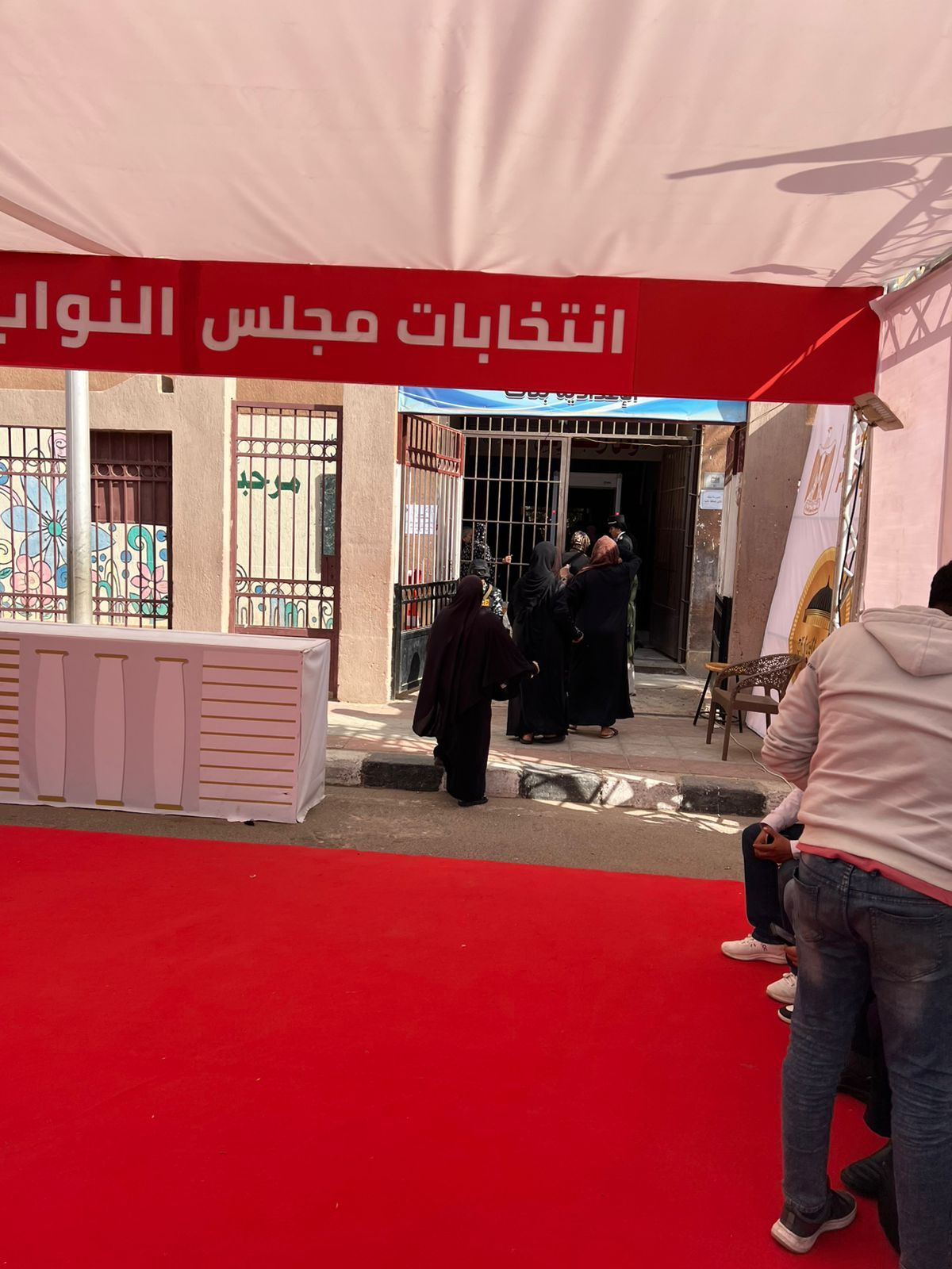 إقبال كثيف من الشباب للتصويت في ثاني أيام انتخابات النواب بالأسمرات.. صور