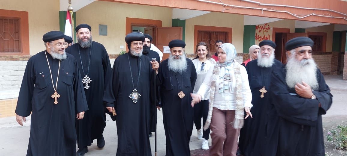 الأنبا مرقس مطران شبرا الخيمة يدلى بصوته فى انتخابات مجلس النواب