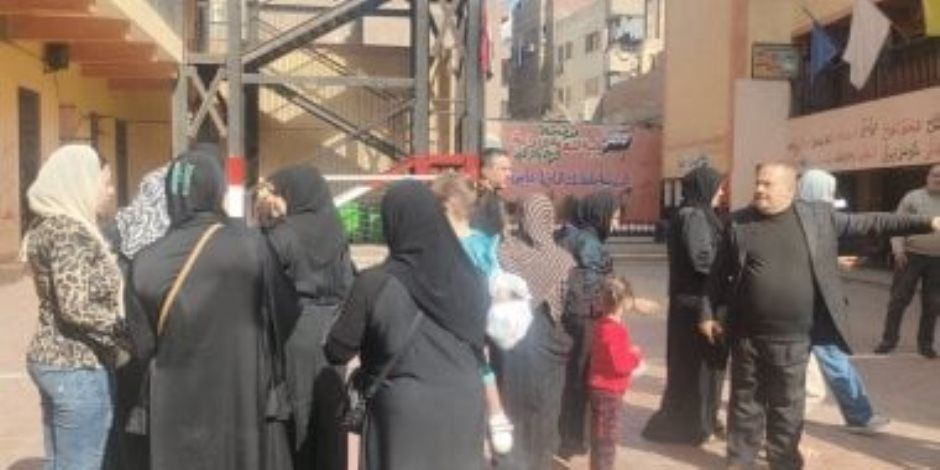 سيدات الجمالية يقدمن عرسا انتخابيا فى ثانى أيام انتخابات مجلس النواب