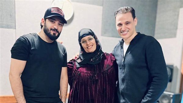 الحاجة نبيلة تغنى "بره هالله هالله" الأغنية الدعائية لفيلم "السادة الأفاضل"