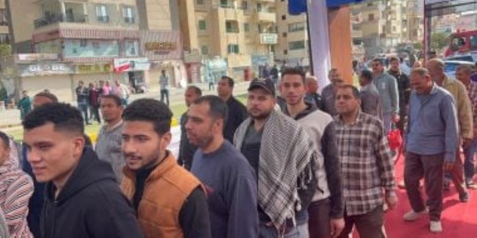 ضبط شخص فى طنطا يوزع كوبونات سلع غذائية وكروت دعائية لمرشح على الناخبين