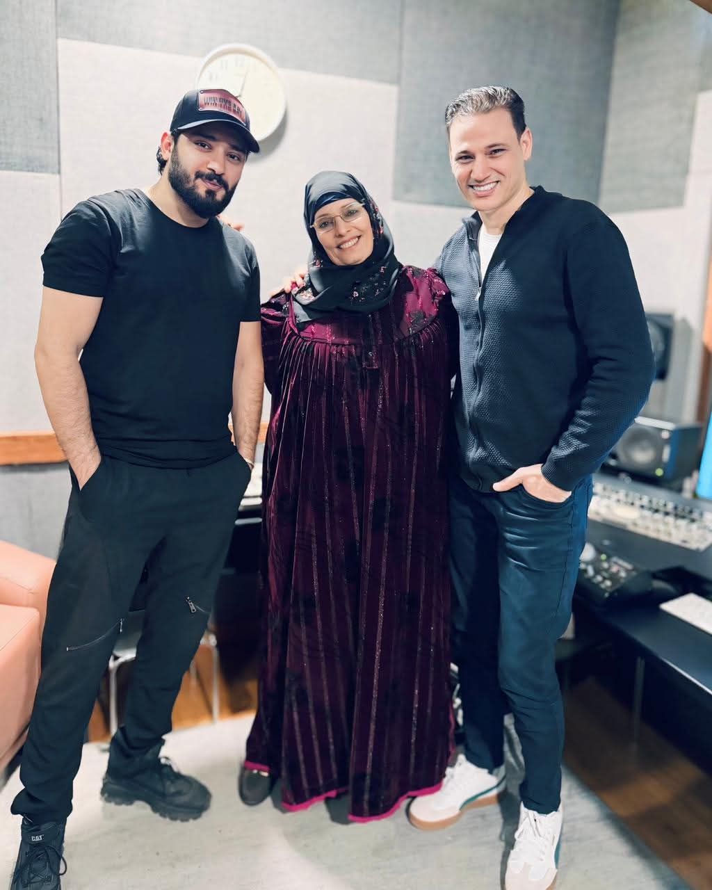 الحاجة نبيلة تغنى "بره هالله هالله" الأغنية الدعائية لفيلم "السادة الأفاضل"