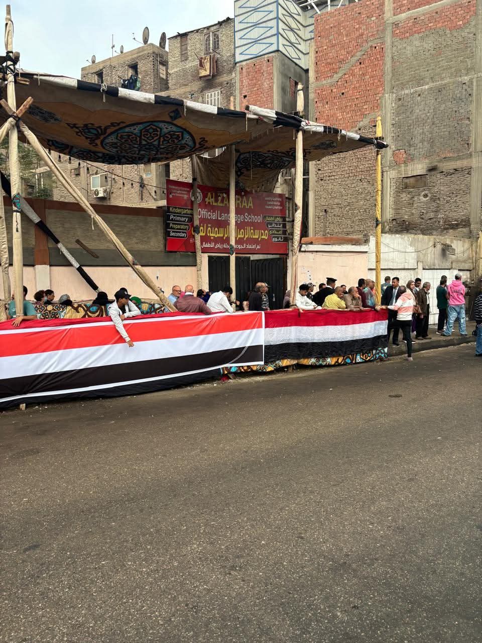 إقبال كبير يمتد فى طوابير.. توافد مكثف على لجان انتخابات النواب بالساحل.. صور