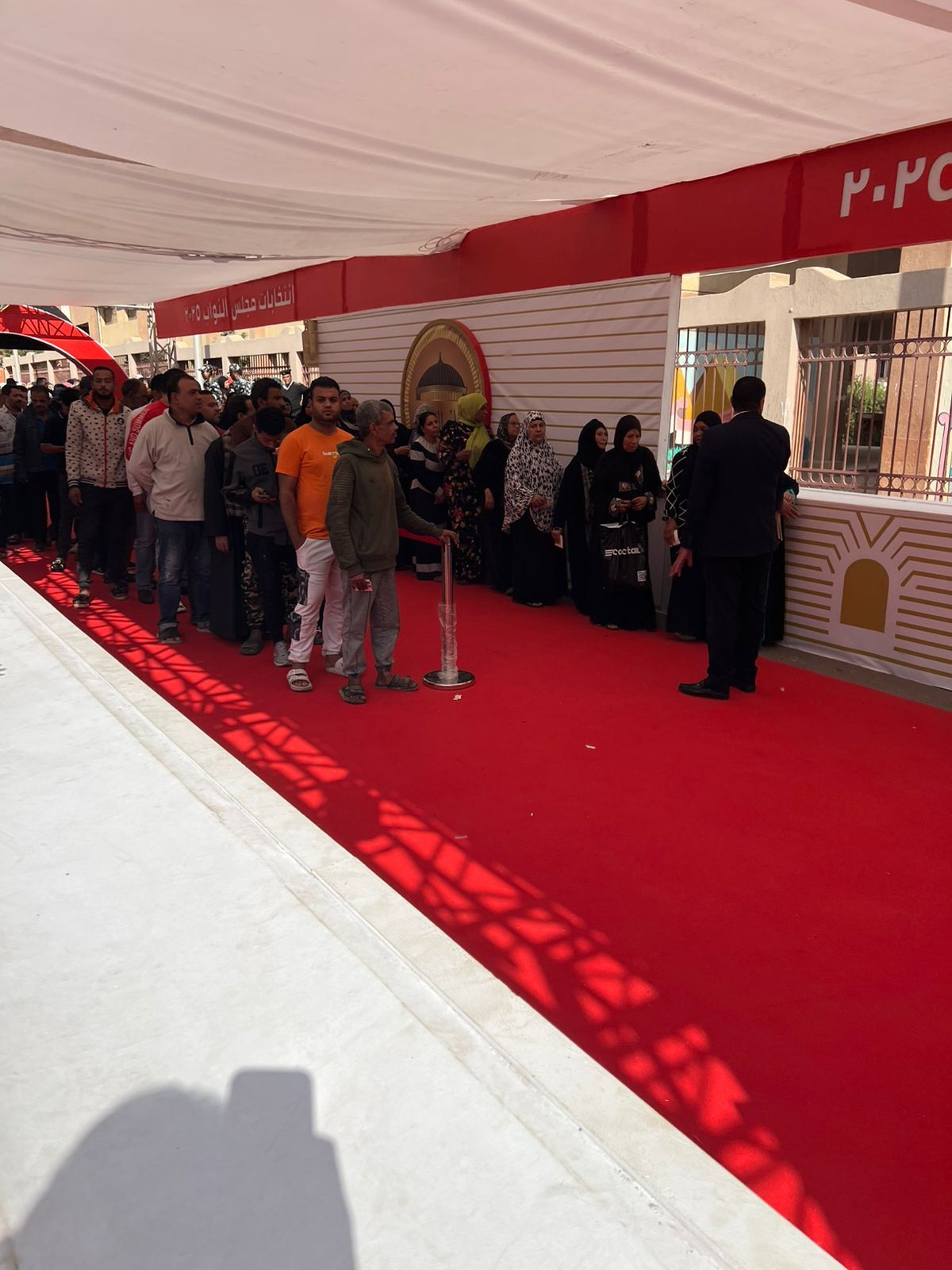 إقبال كثيف من الشباب للتصويت في ثاني أيام انتخابات النواب بالأسمرات.. صور