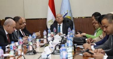 محافظ القاهرة يترأس اجتماع غرفة العمليات لمتابعة اليوم الثانى للانتخابات