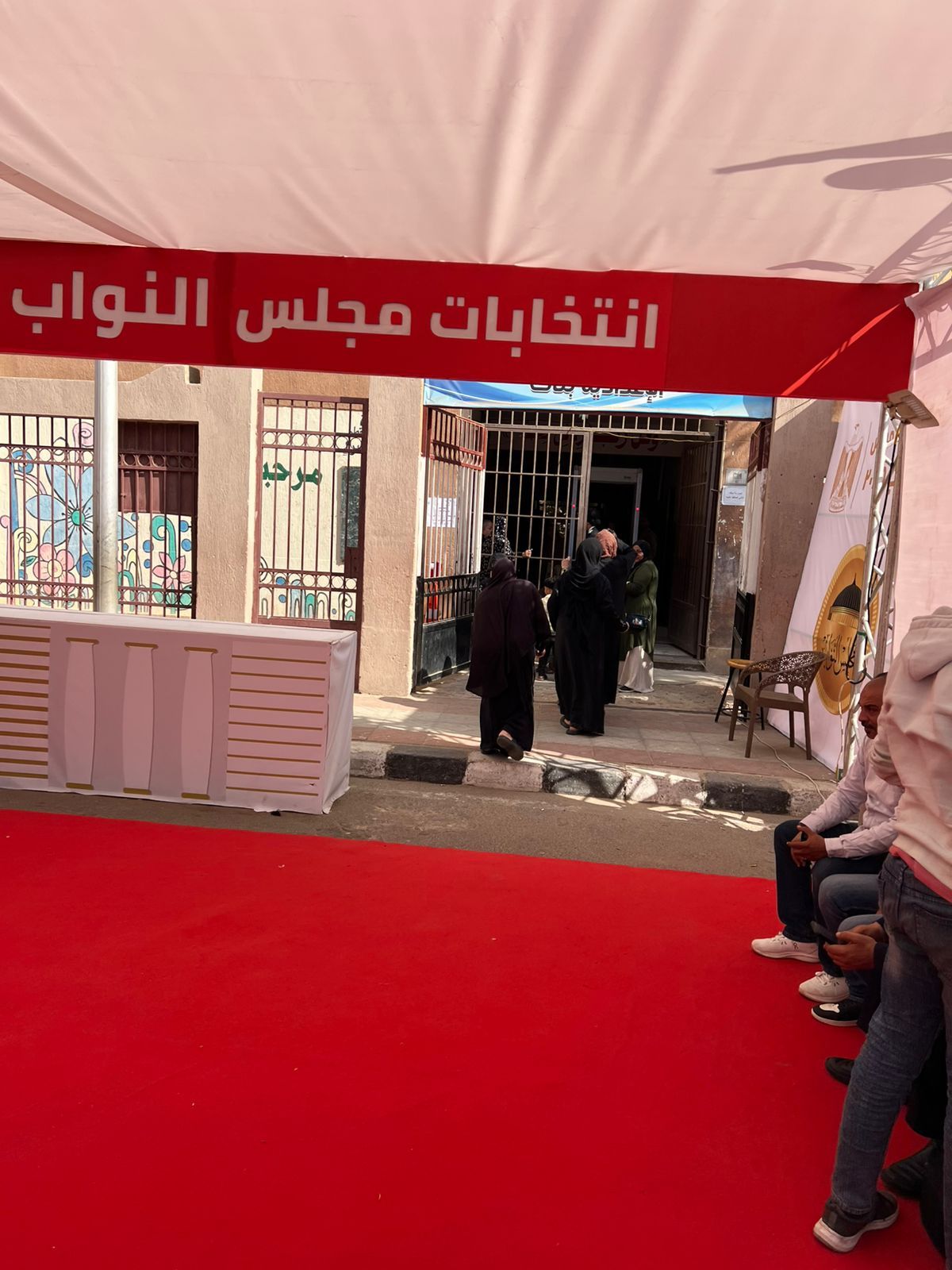 إقبال كثيف من الشباب للتصويت في ثاني أيام انتخابات النواب بالأسمرات.. صور