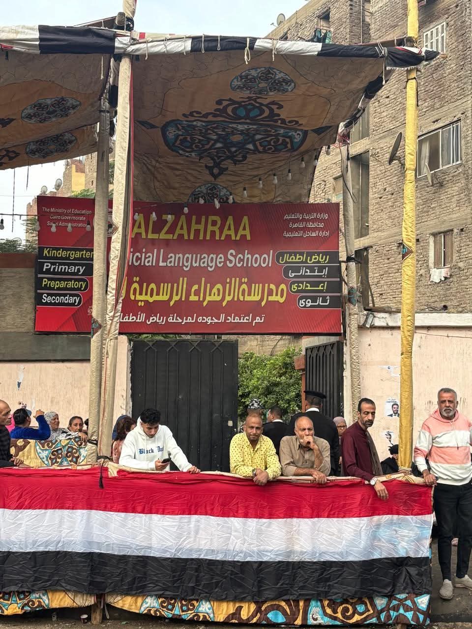 إقبال كبير يمتد فى طوابير.. توافد مكثف على لجان انتخابات النواب بالساحل.. صور