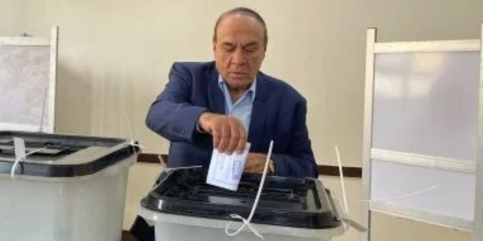 اللواء سمير فرج يدلى بصوته فى انتخابات مجلس النواب 2025