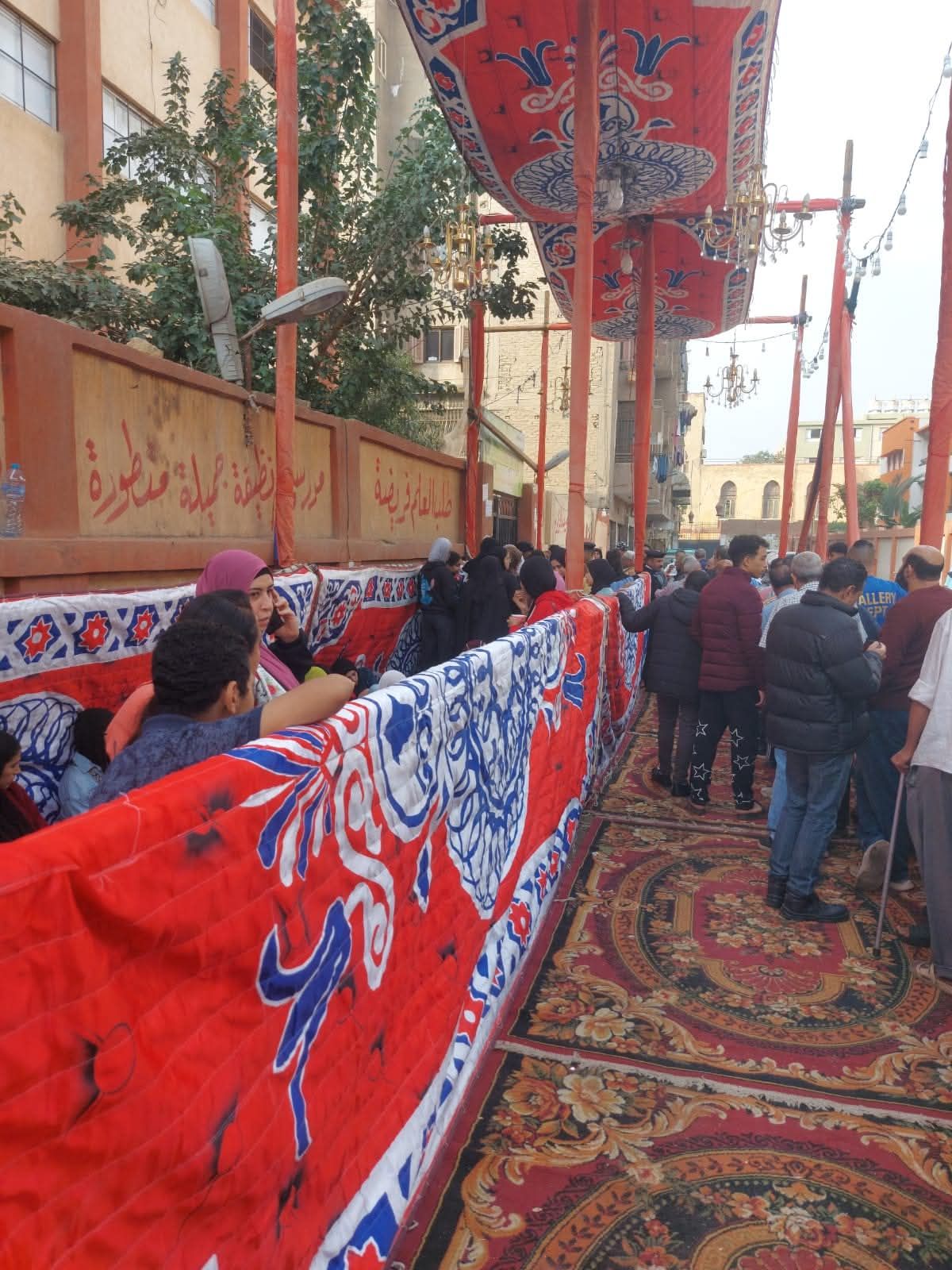 إقبال كبير يمتد فى طوابير.. توافد مكثف على لجان انتخابات النواب بالساحل.. صور