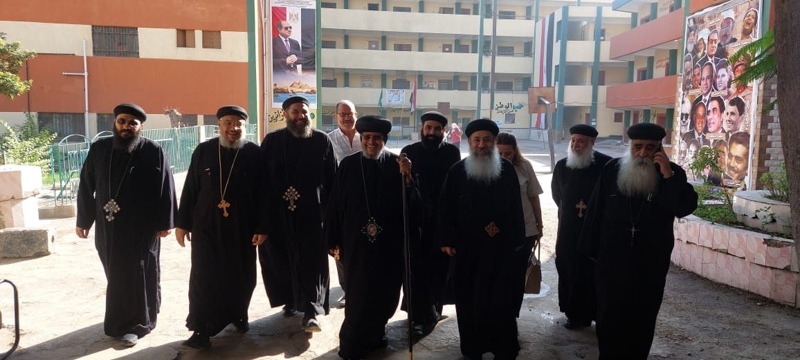 الأنبا مرقس مطران شبرا الخيمة يدلى بصوته فى انتخابات مجلس النواب