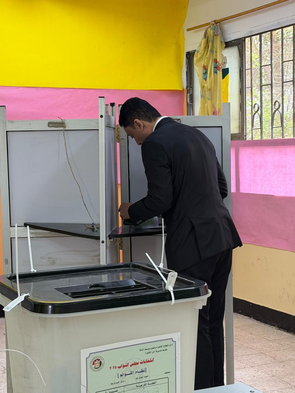 النائب محمد رزق يدلي بصوته في انتخابات مجلس النواب 2025