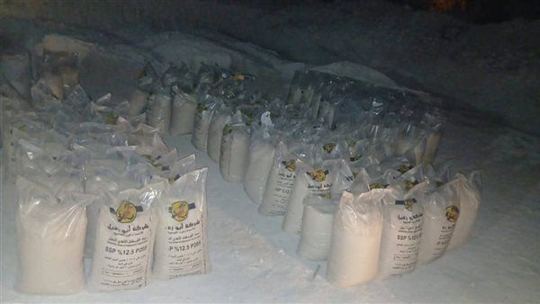 تموين الجيزة تضبط منشأة غير مرخصة لغش وتقليد السماد الزراعي بمركز الصف والتحفظ على 95 طنًا من المضبوطات