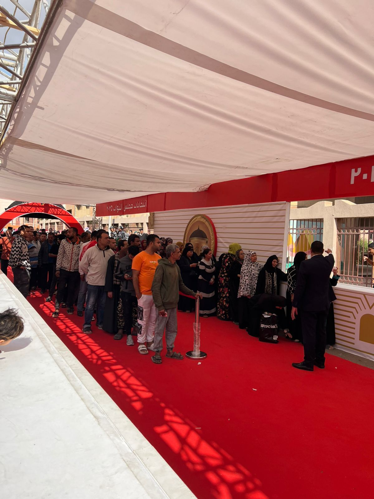 إقبال كثيف من الشباب للتصويت في ثاني أيام انتخابات النواب بالأسمرات.. صور