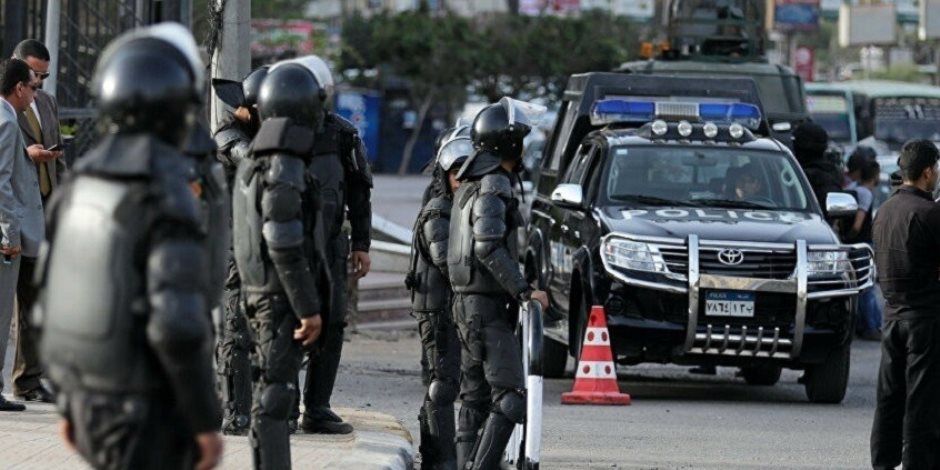 "الداخلية": ضبط 4 أشخاص بحوزتهم مبالغ مالية وكروت دعائية تمهيدا لتوزيعها على الناخبين ببدر