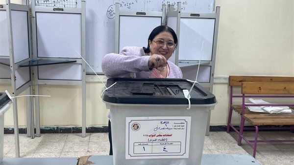 نائبة وزيرة التضامن الاجتماعي تدلي بصوتها في انتخابات مجلس النواب 2025