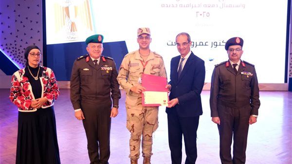 القوات المسلحة بالتعاون مع وزارة الإتصالات تحتفل بتخريج الدورة الأولى من التدريب المكثف (ICC) للمجندين فى مجال التعهيد