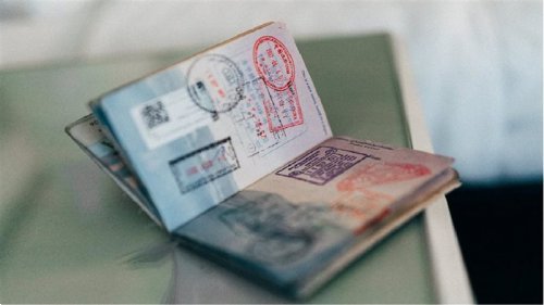 السعودية تعلن استئناف إصدار تأشيرة الزيارة العائلية المتعددة وتوضح موقف هذه الجنسيات العربية