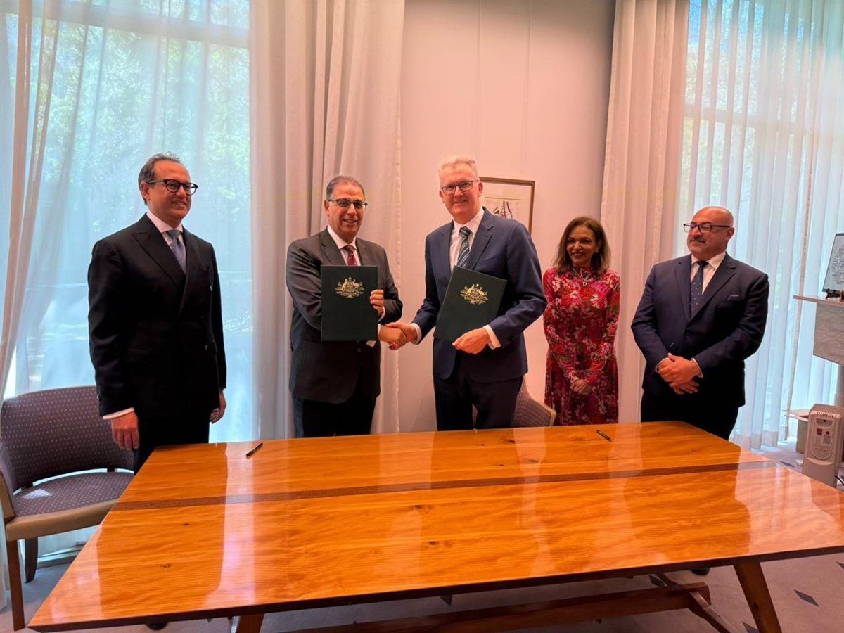 أستراليا تسلم مصر 17 قطعة أثرية نادرة تعود لحقب فرعونية مختلفة (صور)