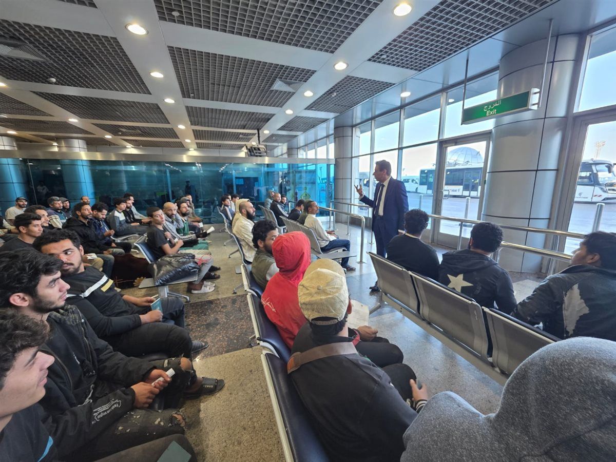 الخارجية تنجح في استعادة 131 مواطنًا مصريًا من ليبيا (صور)