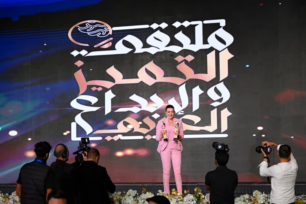 بالصور.. تكريم الإعلامية شريهان أبو الحسن كأفضل مذيعة منوعات عن برنامج "ست ستات" في ملتقى التميز والإبداع