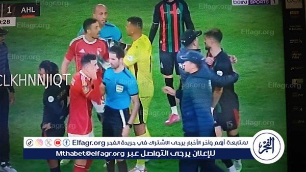 مشاجرة عنيفة بين لاعبي الأهلي والجيش الملكي بسبب هدف ملغي
