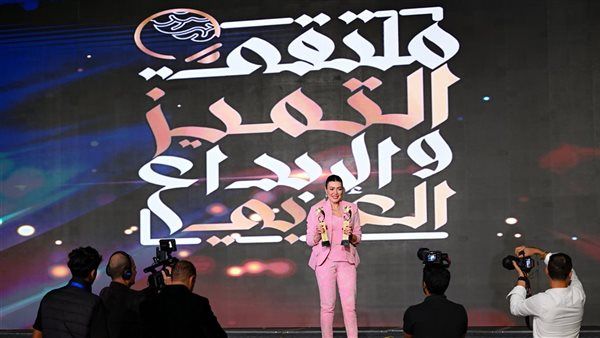 بالصور.. تكريم الإعلامية شريهان أبو الحسن كأفضل مذيعة منوعات عن برنامج "ست ستات" في ملتقى التميز والإبداع