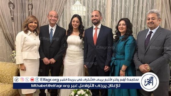 عمرو أديب ولميس الحديدي يحتفلان بقراءة الفاتحة لنجلهما وسط حضور الأهل والأصدقاء