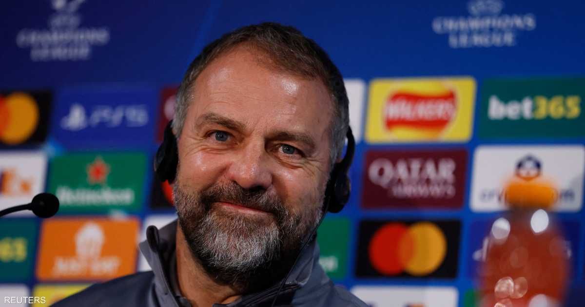 العالم اليوم - فليك يدافع عن لاعبي خط دفاع برشلونة بعد الخسارة أمام تشلسي