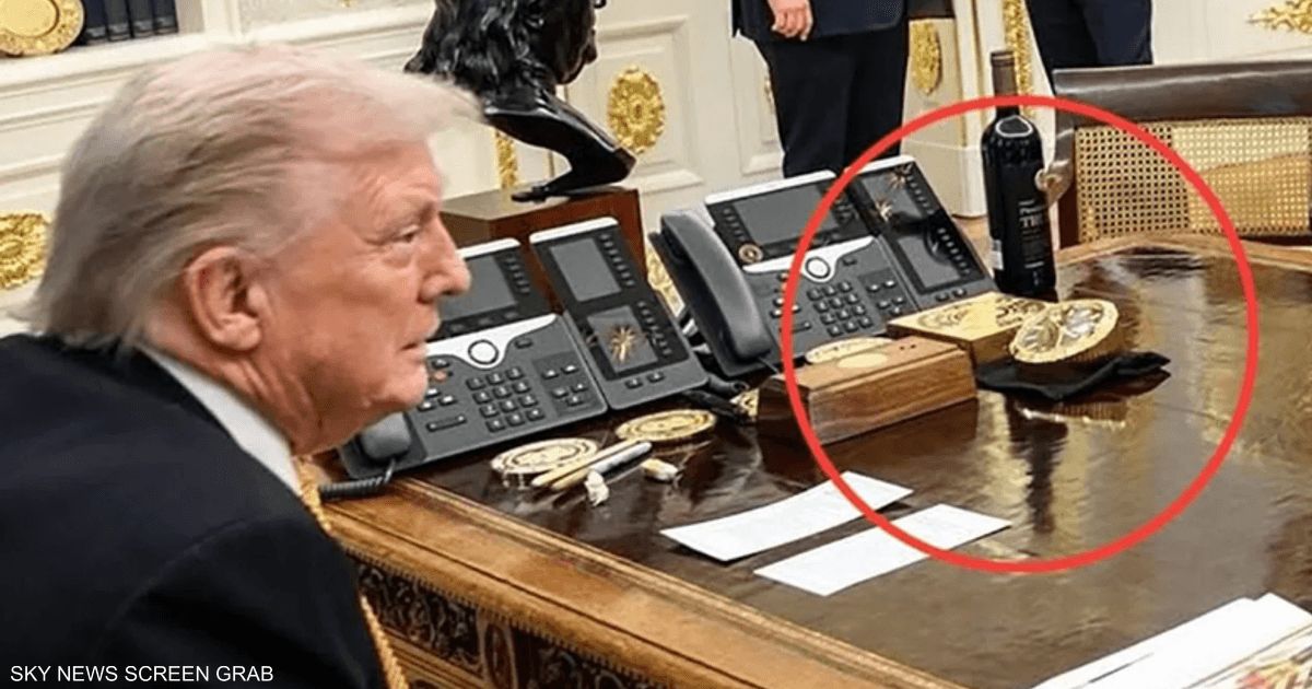 العالم اليوم - ساعة ذهبية على مكتب ترامب تثير الجدل.. من قدّم الهدية؟