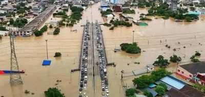 303 قتلى في فيضانات إندونيسيا