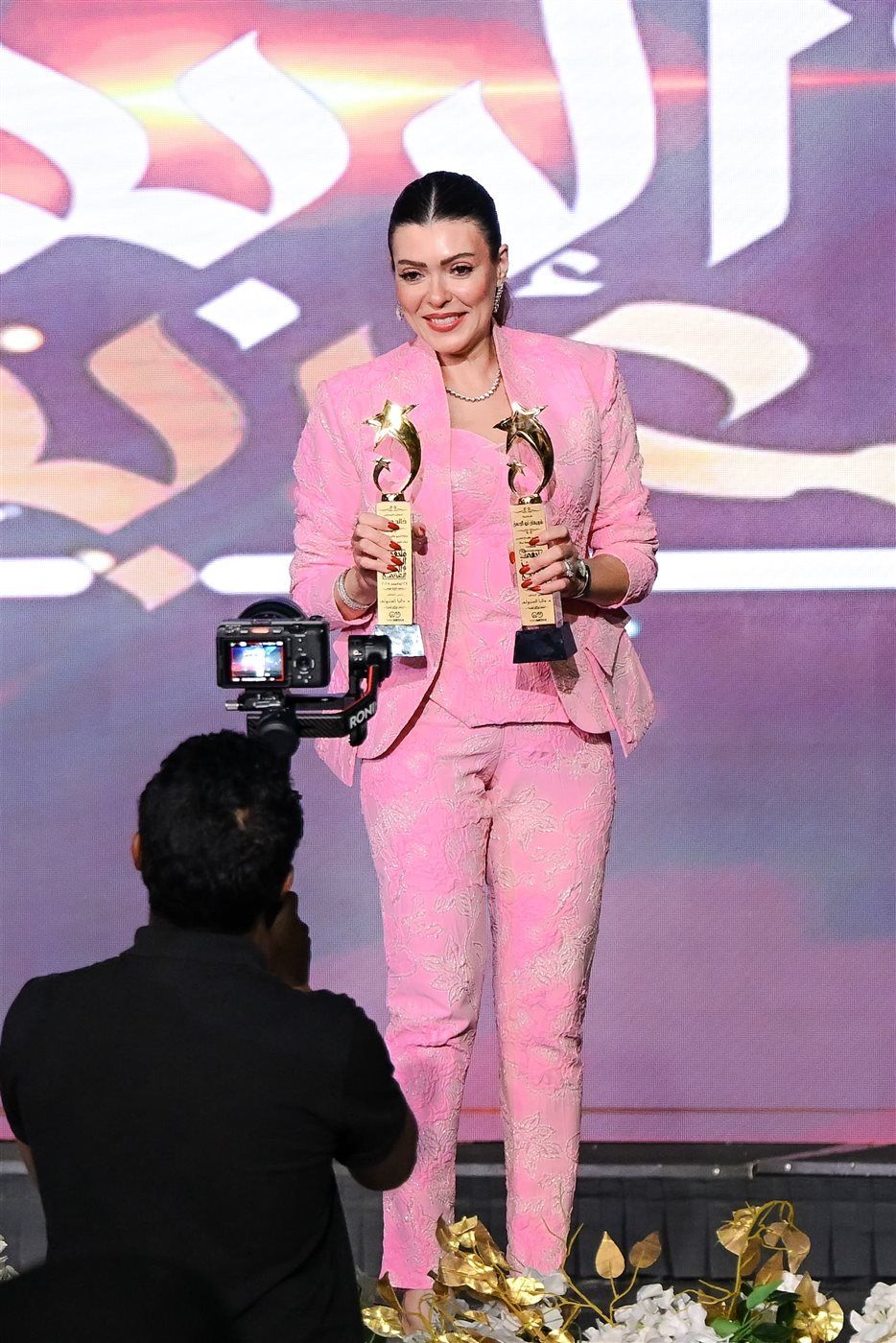بالصور.. تكريم الإعلامية شريهان أبو الحسن كأفضل مذيعة منوعات عن برنامج "ست ستات" في ملتقى التميز والإبداع