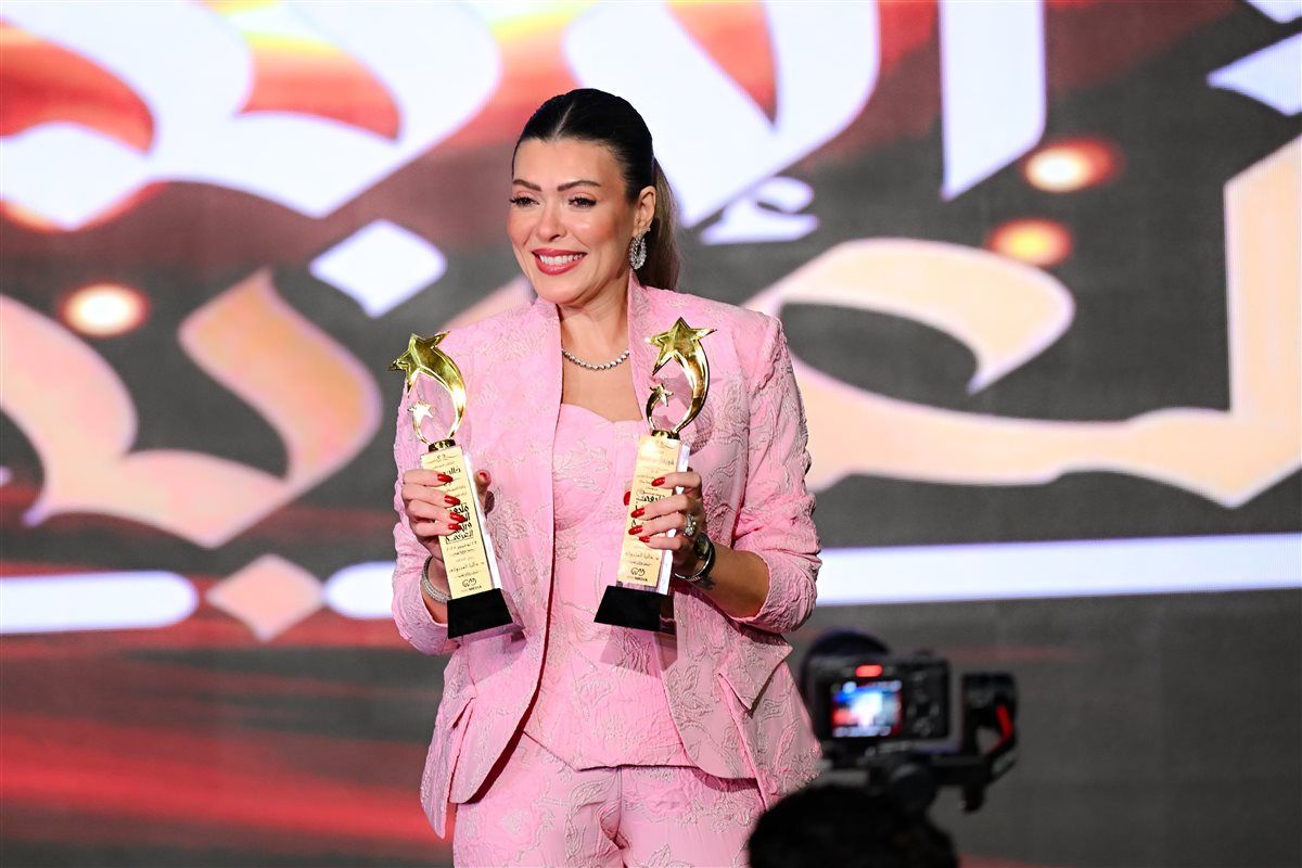 بالصور.. تكريم الإعلامية شريهان أبو الحسن كأفضل مذيعة منوعات عن برنامج "ست ستات" في ملتقى التميز والإبداع