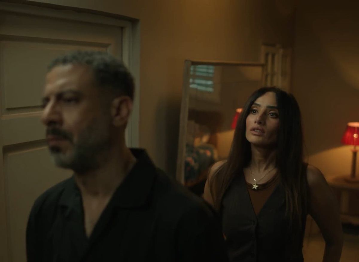 ورد وشوكولاته.. زينة تعود في مشاهد مواجهة خيالية مع محمد فراج