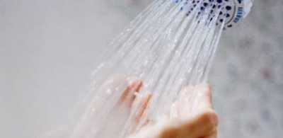 هل الاستحمام بالماء البارد مفيد فعلاً؟