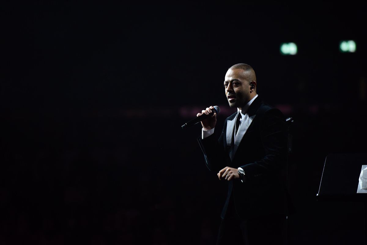 تامر عاشور يتألق في ليلة استثنائية على مسرح الكويت أرينا