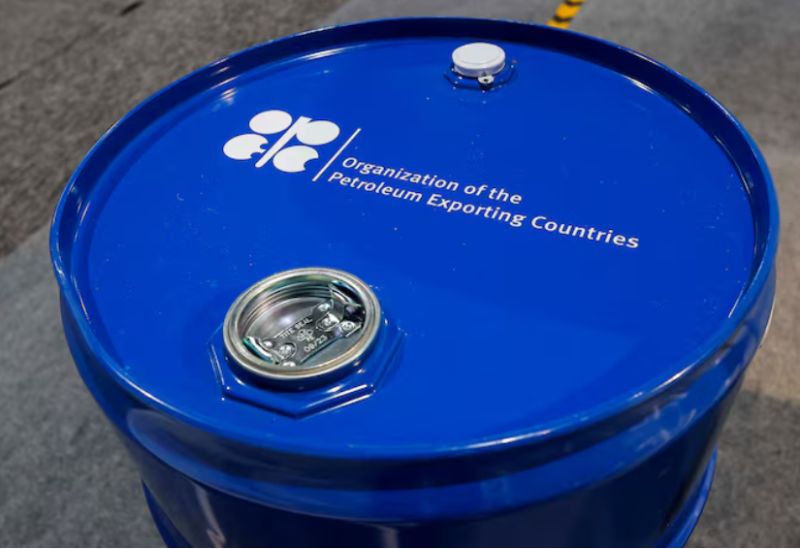 مصادر: دول في أوبك+ تتجه إلى تمديد وقف زيادة إنتاج النفط مطلع 2026
