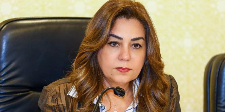 وزيرة التنمية المحلية تتلقي تقريراً من  قطاع الإدارة الاستراتيجية حول جهود التصدي للبناء المخالف في المحافظات