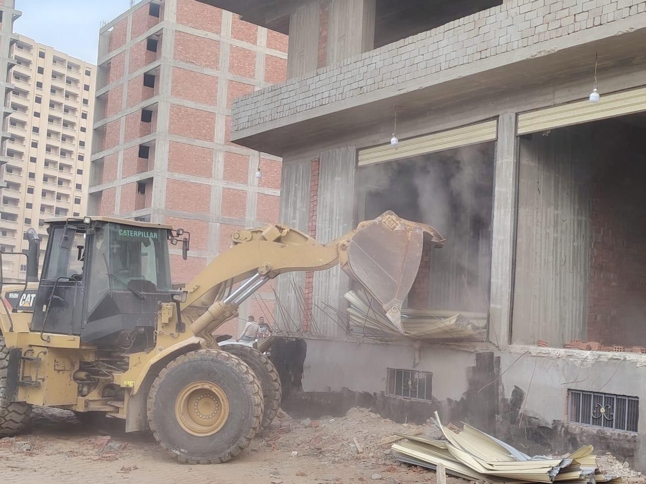 وزيرة التنمية المحلية تتلقي تقريراً من  قطاع الإدارة الاستراتيجية حول جهود التصدي للبناء المخالف في المحافظات