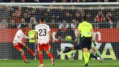 جيرونا يمنح برشلونة صدارة الليغا