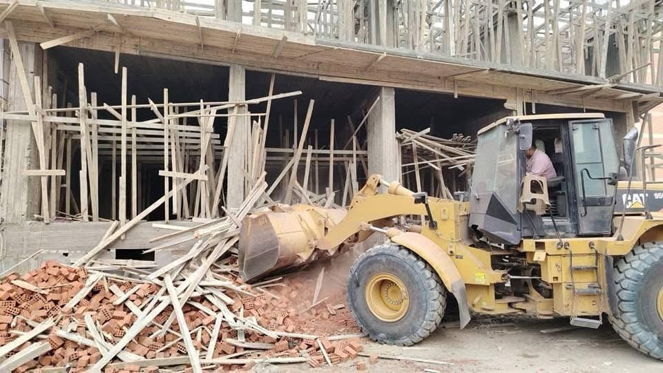 وزيرة التنمية المحلية تتلقي تقريراً من  قطاع الإدارة الاستراتيجية حول جهود التصدي للبناء المخالف في المحافظات