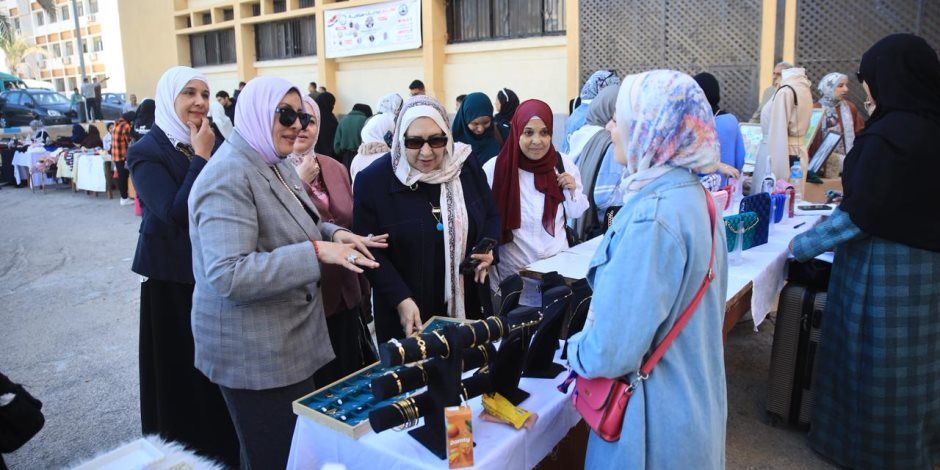 المجلس القومي للمرأة يفتتح معرضاً للحرف اليدوية التقليدية في العريش (صور)