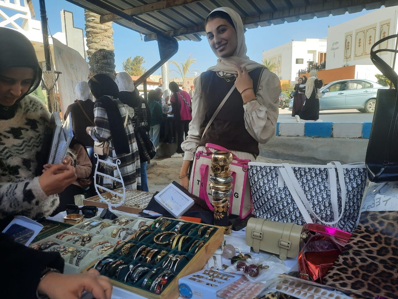 المجلس القومي للمرأة يفتتح معرضاً للحرف اليدوية التقليدية في العريش (صور)