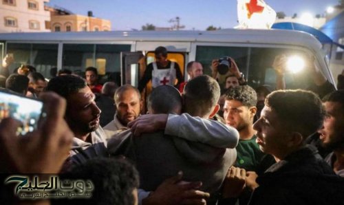 إسرائيل تفرج عن 5 أسرى فلسطينيين من قطاع غزة .. صور