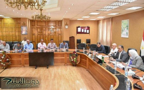 محافظ الشرقية يعقد اجتماعًا موسعًا لمتابعة الملفات الحيوية والتصدي للبناء المخالف