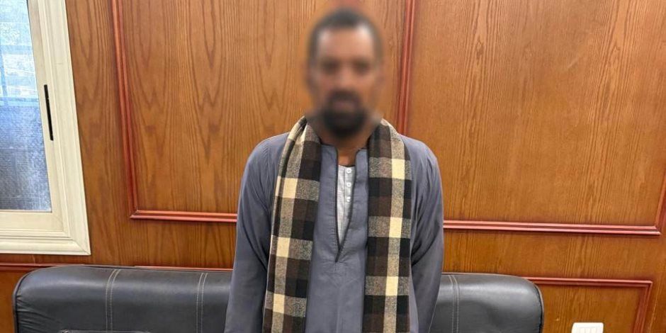 أمن سوهاج يضبط شخص بمحيط دائرة الكوثر الانتخابية بحوزته عدد من بطاقات الرقم القومى الخاصة بناخبين