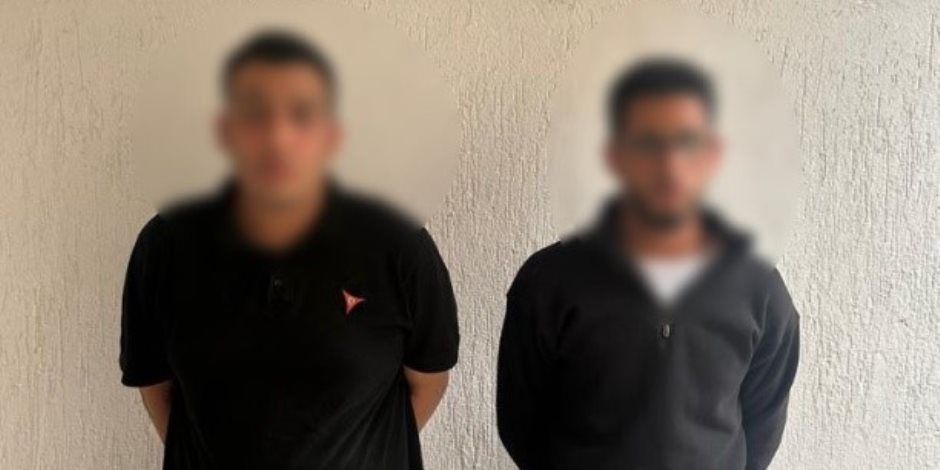 ضبط شخصان يوزعان كروت دعاية إنتخابية لمرشح بمحيط دائرة الرمل فى الإسكندرية