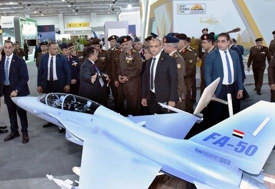 وزير الدفاع ورئيس الأركان يعقدان لقاءات ثنائية على هامش إيديكس - 2025