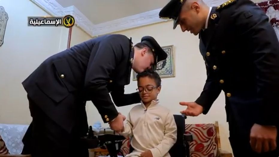 وزارة الداخلية تحتفل باليوم العالمي لذوى الإعاقة وتوزع كراسى متحركة (فيديو)