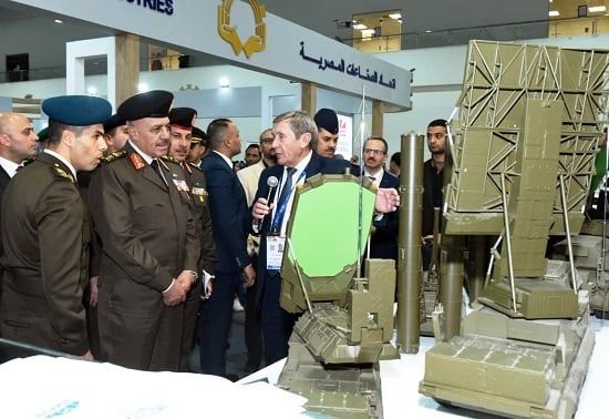 وزير الدفاع ورئيس الأركان يعقدان لقاءات ثنائية على هامش إيديكس - 2025